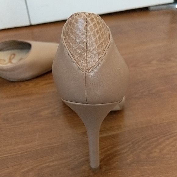 Heels - Picture 3 of 4